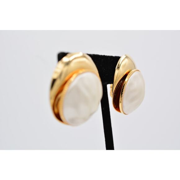 Vintage Clip On Earrings White Faux Pearl Shiny Gold Tone Chunky 1980s BinAV - Picture 5 of 12